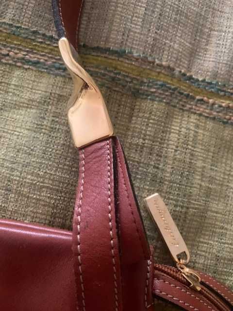 Vendo mala. cor de camelo. / Castanha. De pele