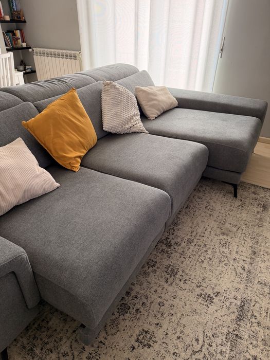 Sofá moderno com chaise longue e encostos reclináveis – NOVO