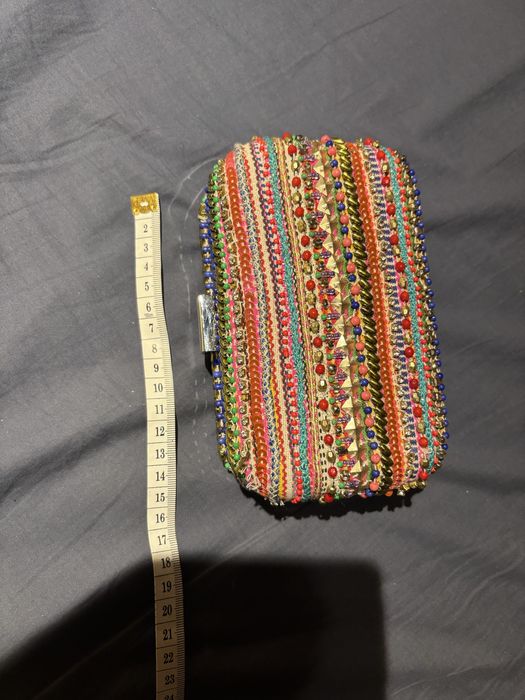 Sztywna kopertówka Zara na łańcuszku