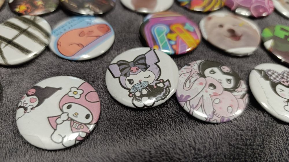 Делаем значки под заказ.