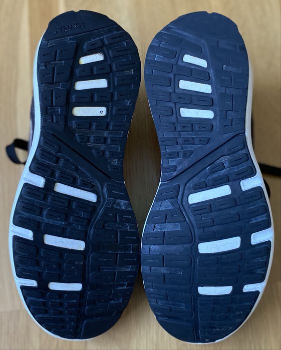 Кросівки ADIDAS.