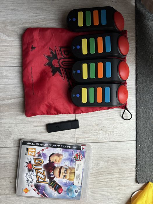 4 x Buzzery + odbiornik gra BUZZ Świat Quizów ps3