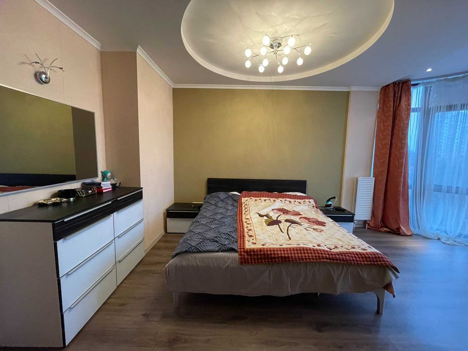 Большая семейная квартира 130м 6 этаж. Теплый дом, парковка во дворе.