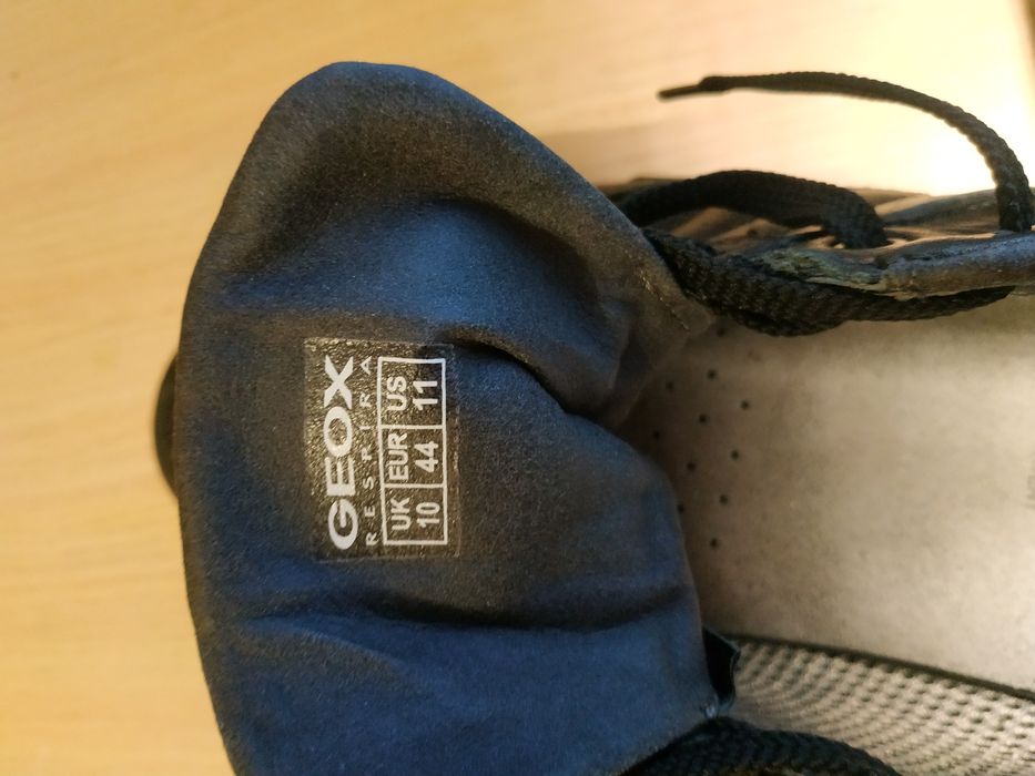 Шкіряні кросівки geox