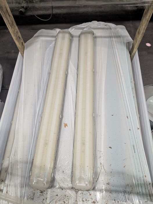 Oprawy hermetyczne przemysłowe 2×58 W T8 G13 150 cm – ok. 70 szt.