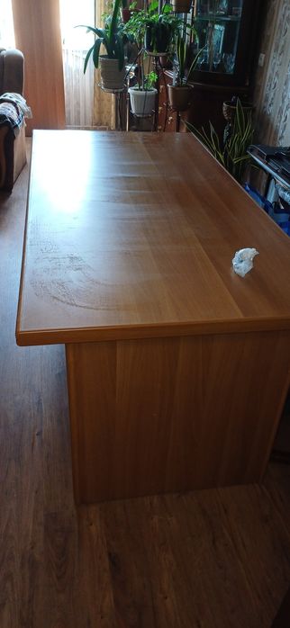 продам стол дерево офисное