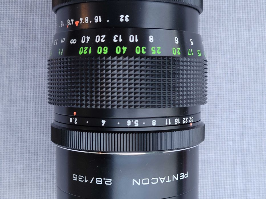 Teleobiektyw Pentacon f2.8, 135 m, oryginalne etui, stan BDB+