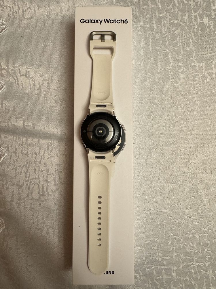 Relógio Samsung Galaxy 4 - 40mm - Prata e Pulseira Branca, Relógio  Feminino Samsung Nunca Usado 68916640