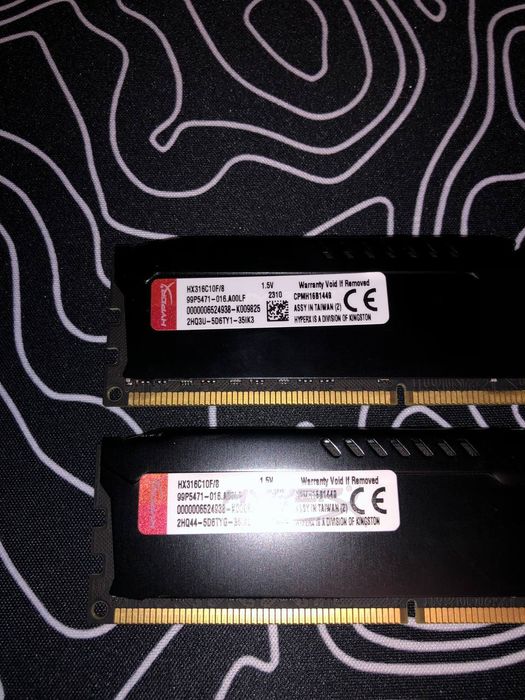 Оперативна я  память по 8 гб