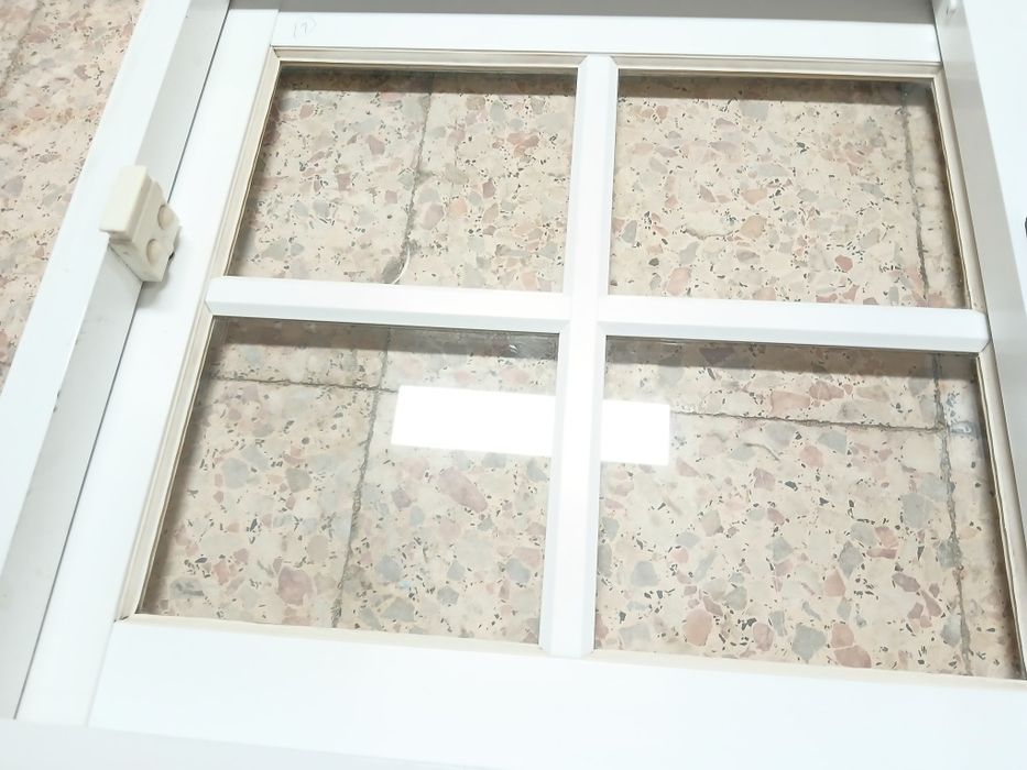 Janela em alumínio branco