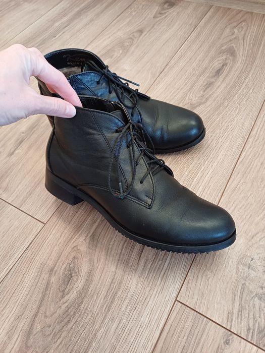 жіноче взуття осіннічоботи черевики капці шкіряні зимові сапоги на мех