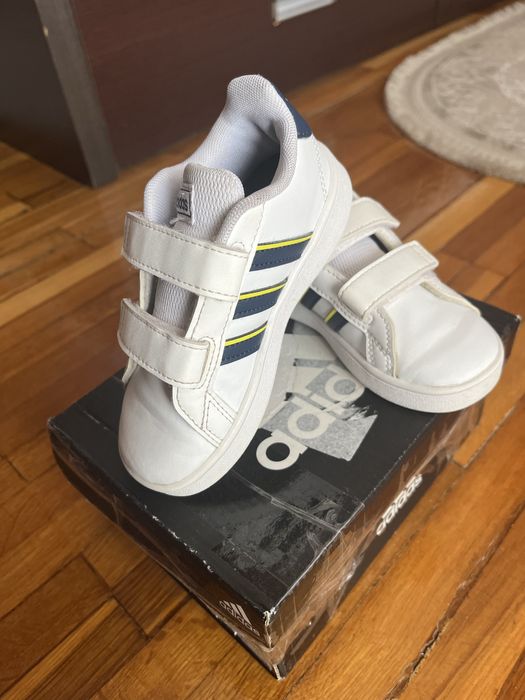 кросівки  Adidas