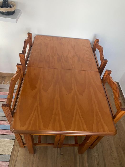 Mesa com 4 cadeiras Madeira