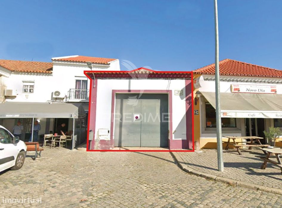 Armazém no centro do Vimieiro