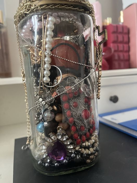 Słoik z biżuterią mystery