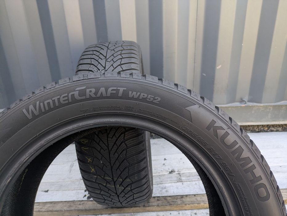 205/55R17 Kumho WinterCraft WP52 Zima