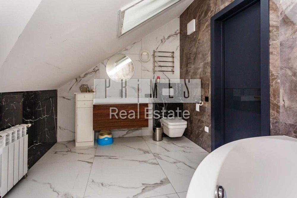 Продаж будинку 210 м2 з басейном Романків