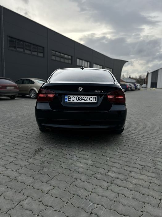 Bmw 320i 2007 2.0 бензин