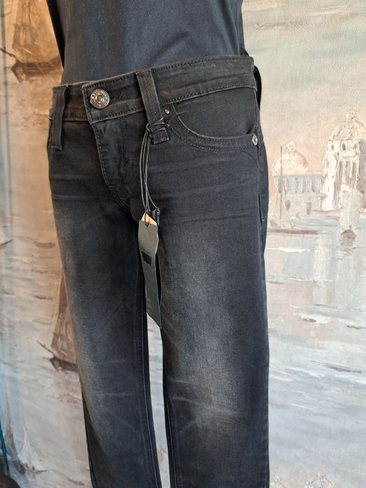 Чорные джинсы Levi's