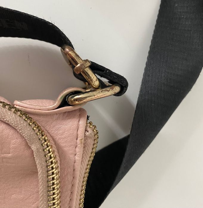 Jasno różowa blado różowa torebka listonoszka na pasku Steve Madden