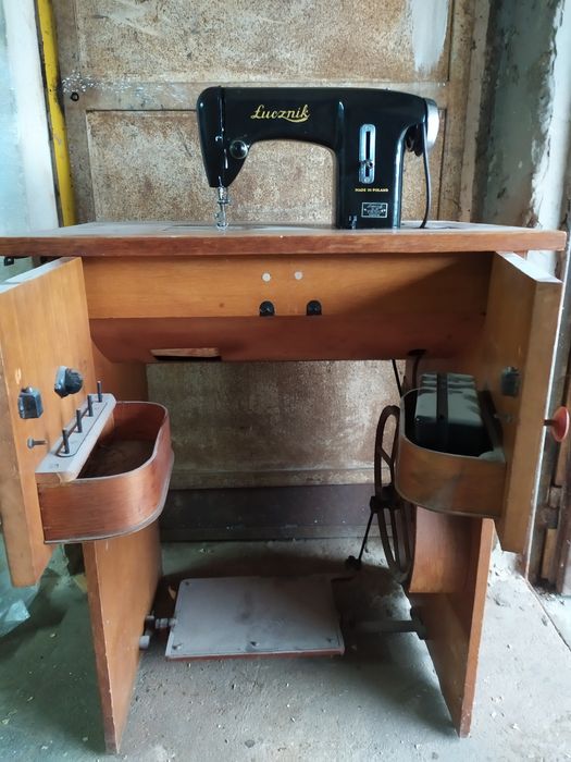 Zabytkowa maszyna Łucznik Singer | PRL