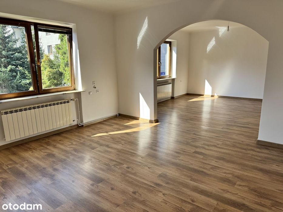 Przestronny lokal 128,8 m² z garażem, piwnicą i bud. usługowym Piastów