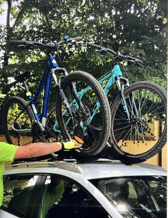 Bagażnik rowerowy na dach samochodu.