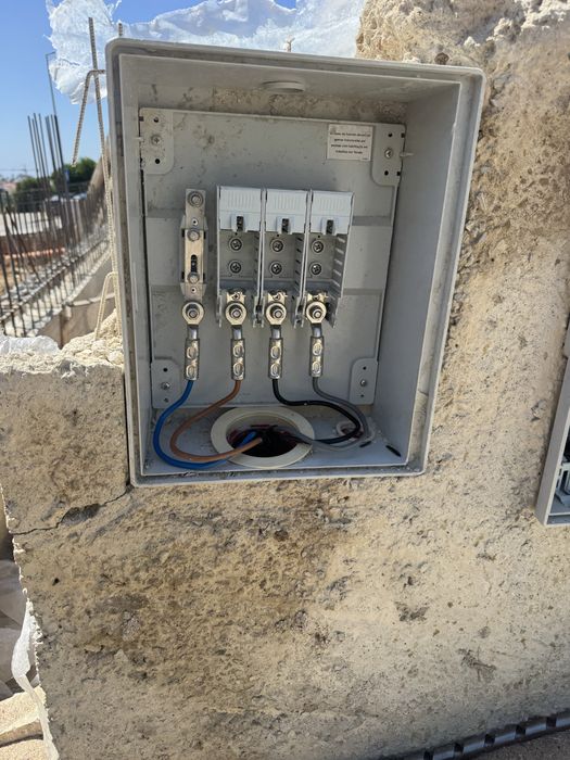 Trabalhos electricidade  todo tipo de trabalhos  e trabanhamos para E-Redes