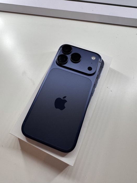 iphone 17 pro deep blue 256gb stan idealny nowy !!!