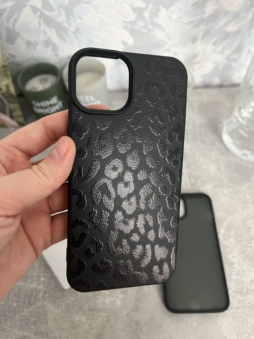 Продам чехол на iPhone 13