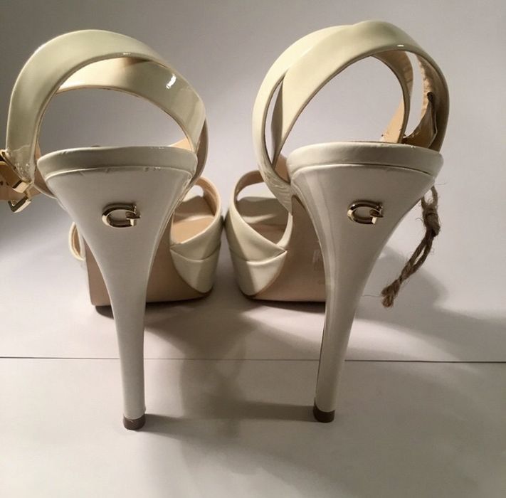 Nowe beżowe buty ślubne na obcasie Guess [40]