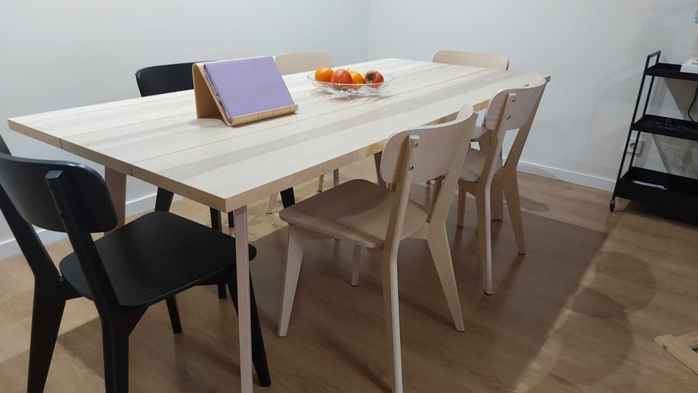 Mesa com 6 cadeiras seminovo