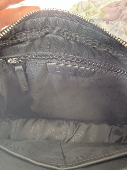 Stylowa torebka na ramię Guess –idealny stan
