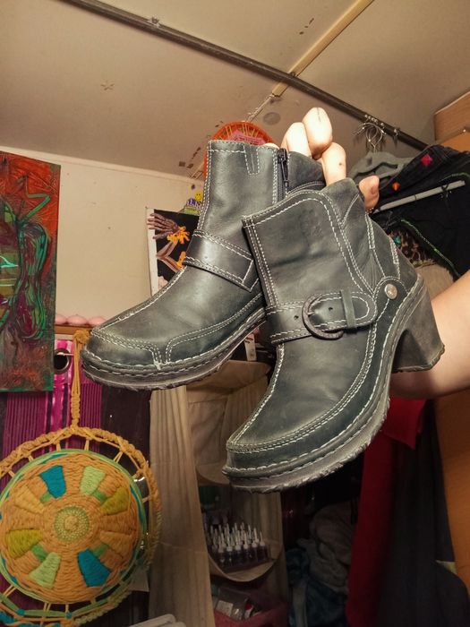 Botins Em couro pretos com salto