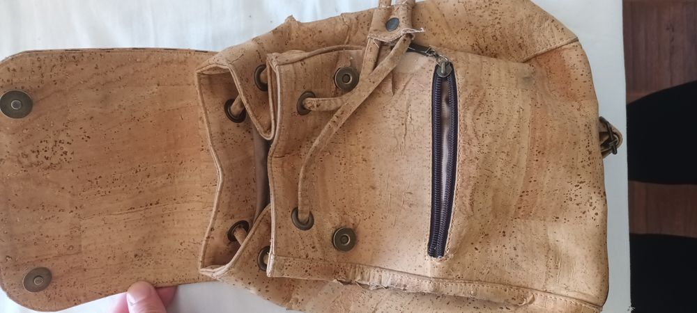 Mochila cortiça usada