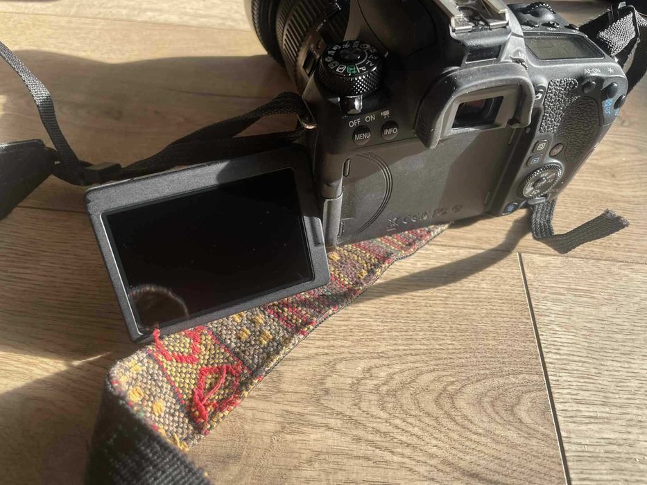 Aparat Canon eos 77D + 2 obiektywy + baterie + akcesoria