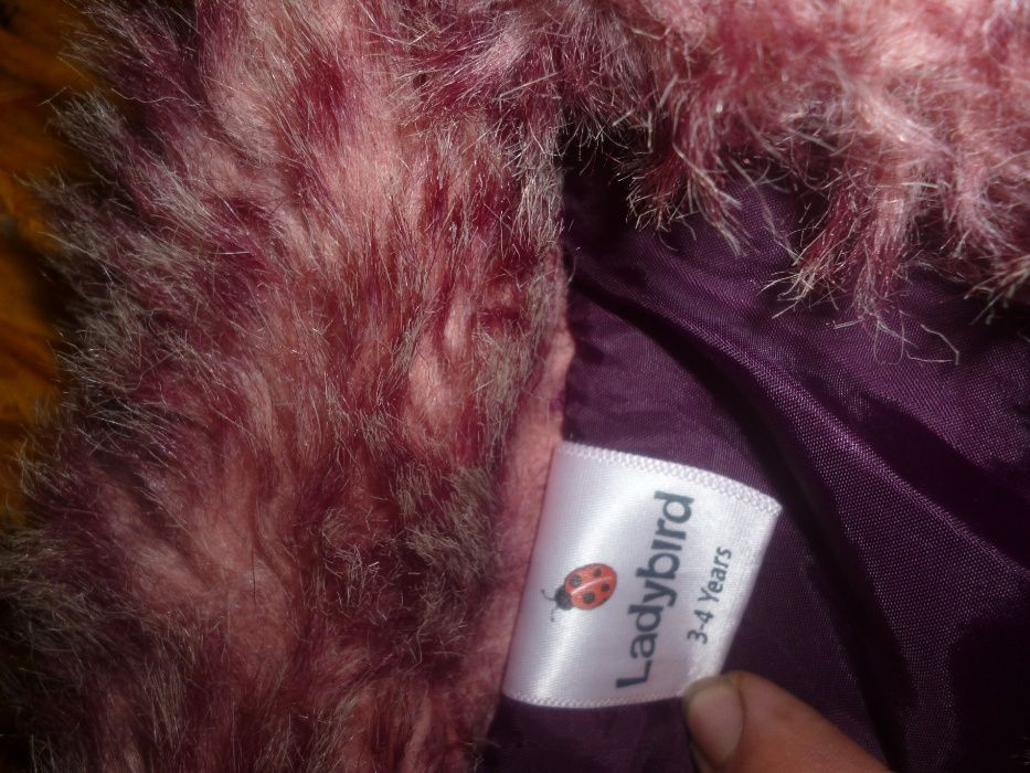 продам деми куртку на 4 года на рост 104-110 см в хорошем состоянии