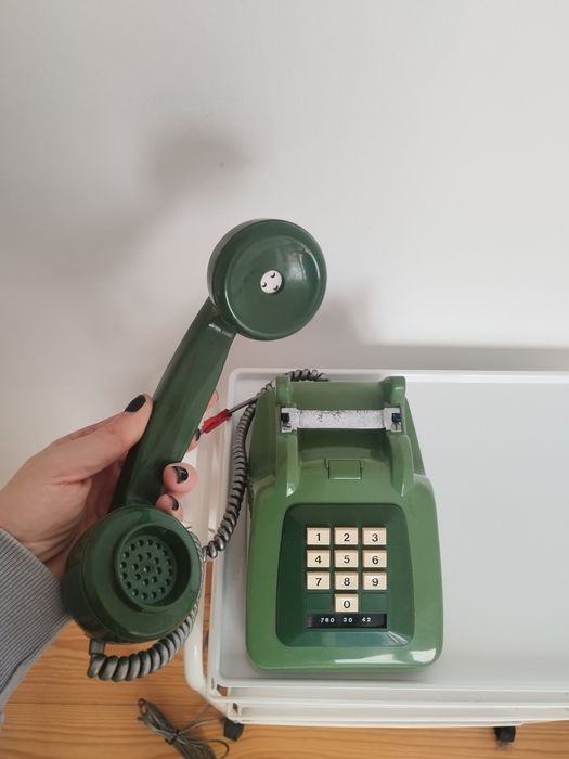 Telefone Tele 782 Verde, 10 teclas, com cabo, a funcionar