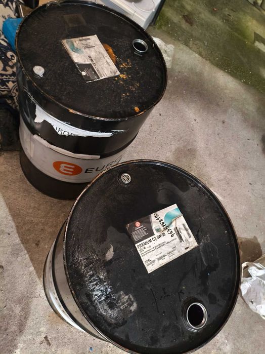 Bidões ferro pretos