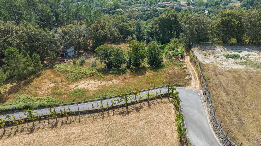 Terreno para construção junto ao rio Ave com 892 m2