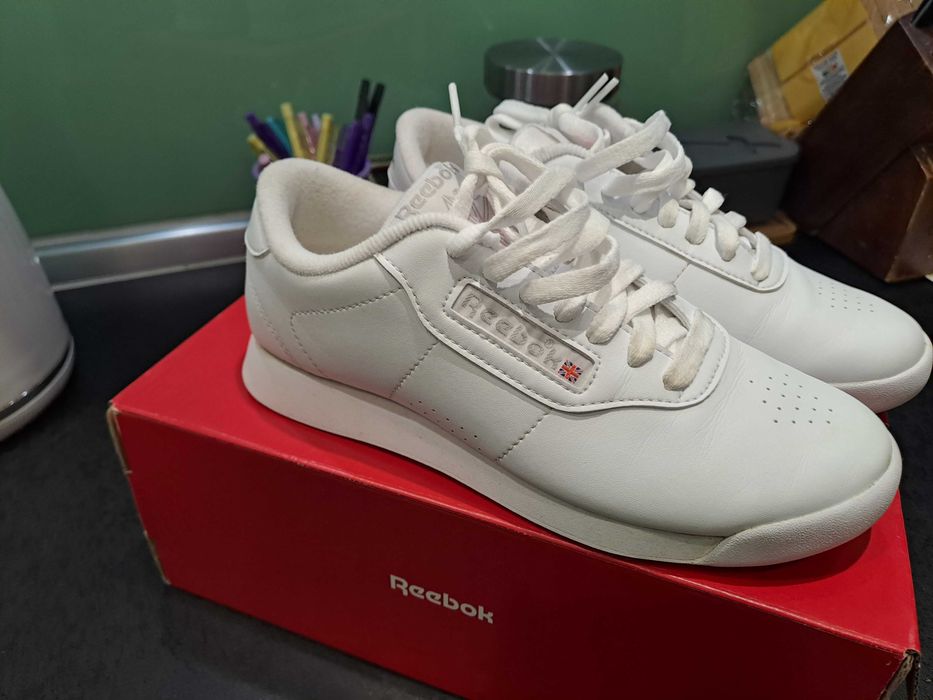 Buty sportowe damskie