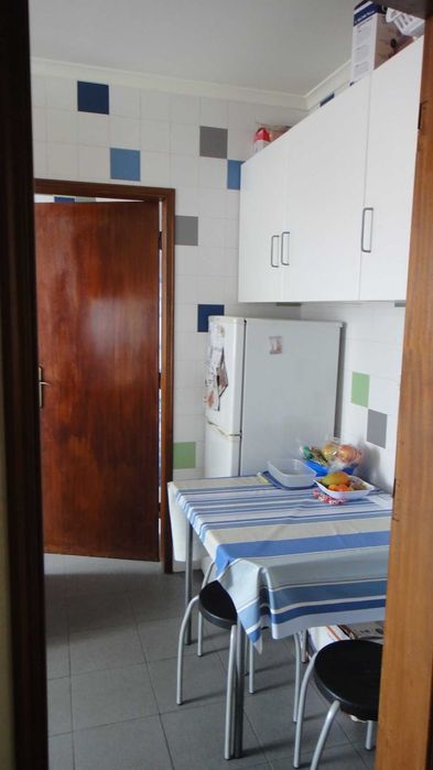 Quarto junto metro Anjos com Recibo e despesas incluidas