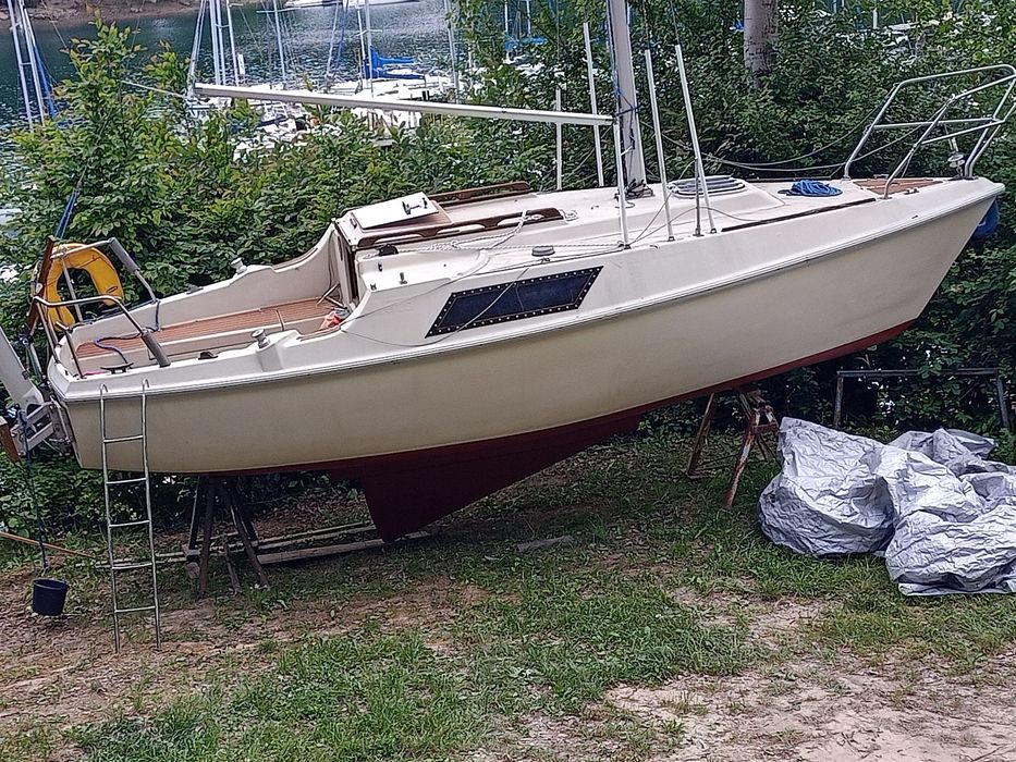 Sprzedam jacht żaglowy