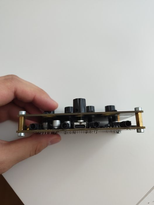 Kieszonkowy mikser stereo 4-kanałowy: Porta Party