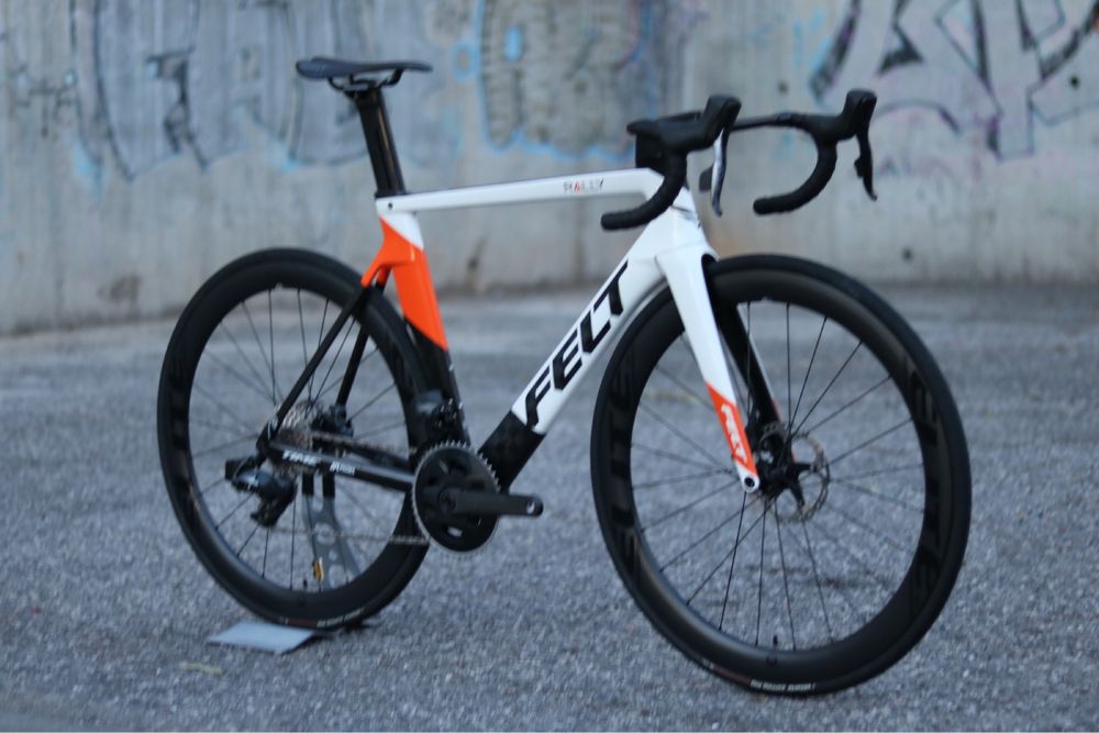 Bicicleta estrada Felt AR Full Carbono