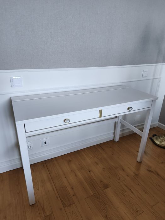 Secretária ótimo estado