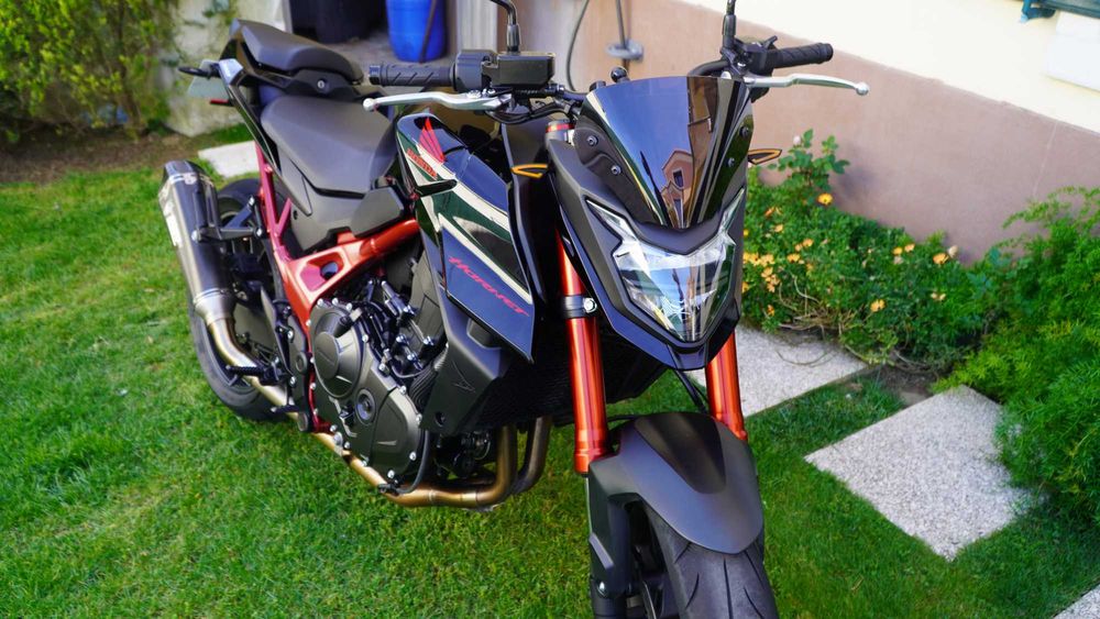 Honda CB750 Hornet 2023 – Apenas 8897 Km - Oportunidade