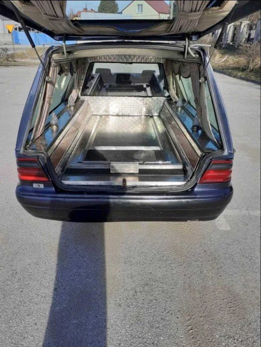 Mercedes-Benz E 270 КАТАФАЛК 2000