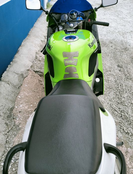 Kawasaki ZX 7r ;