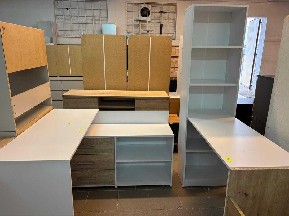 Wyprzedaż Mebli! Tanie Szafy, Biurka, Komody – Sprawdź